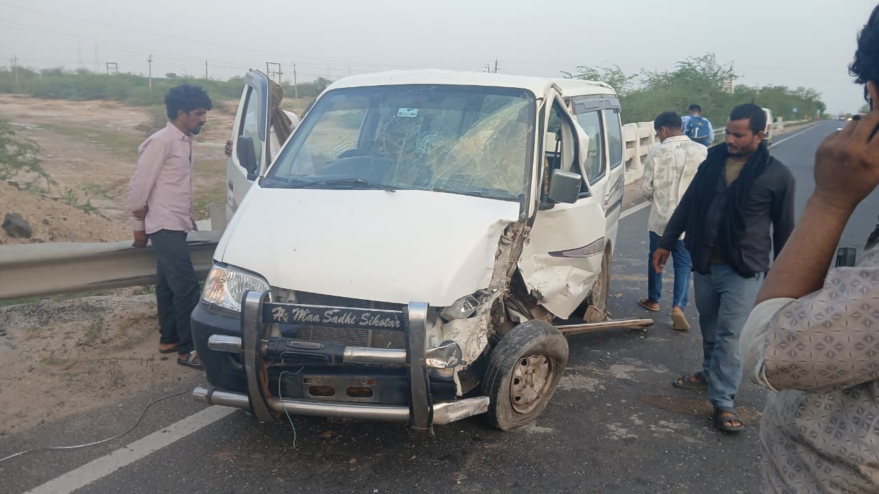 રાધનપુર–સમી હાઇવે પર ઇકો અને ટ્રેલર વચ્ચે અકસ્માત - ઇકો ચાલક ઈજાગ્રસ્ત