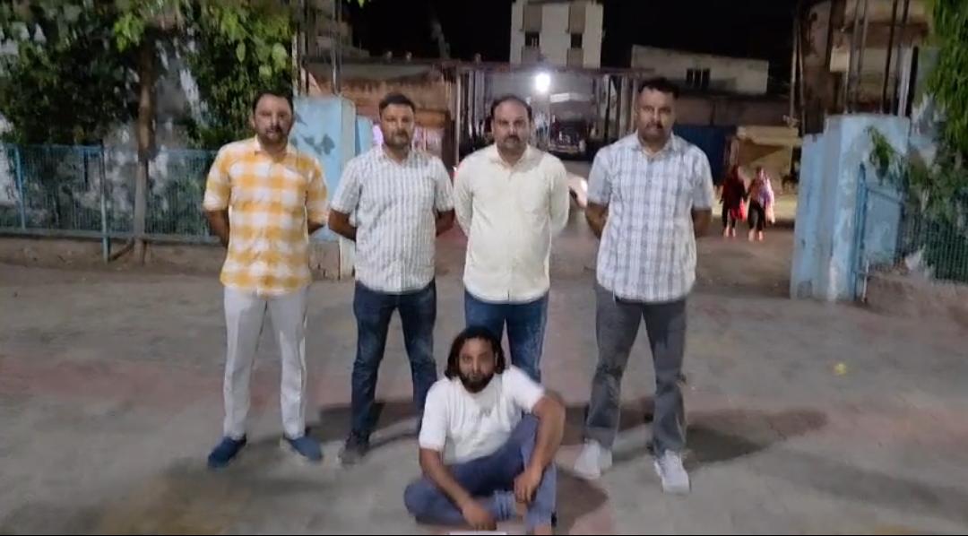 શિહોર વડાવળ ફાટક પાસે દેશી બનાવટી કટ્ટા સાથે શખ્સ ઝડપાયો